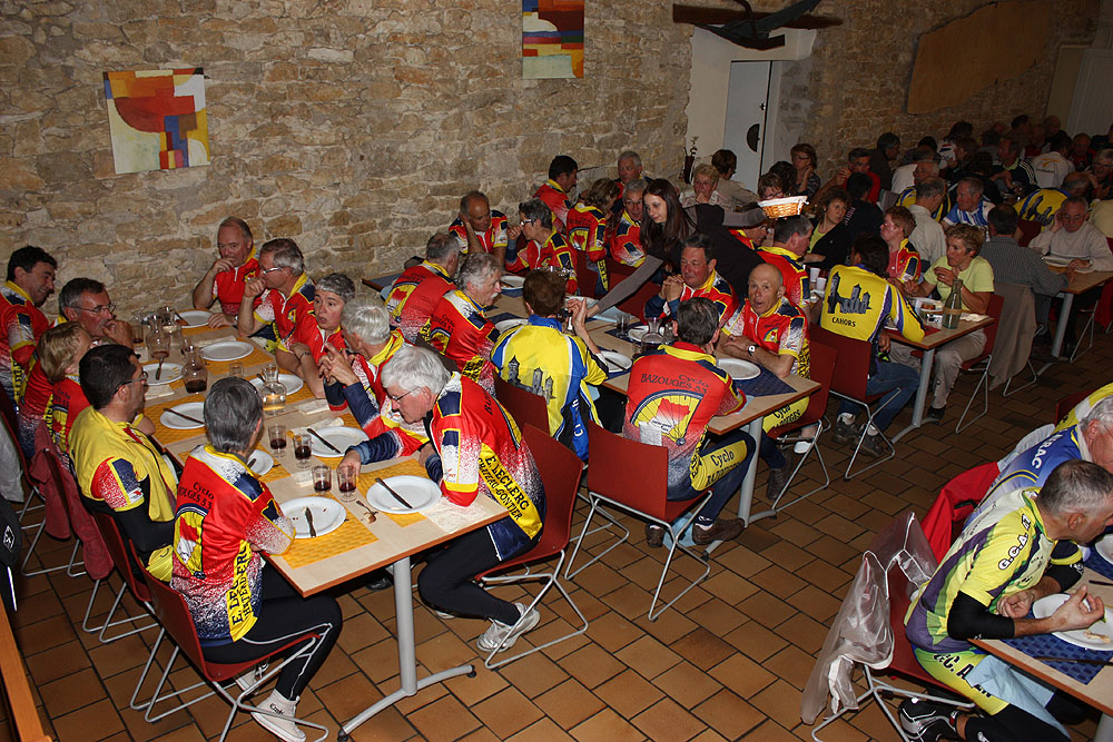 jcb_2010_17w_au repas © Joseph Guégan.jpg